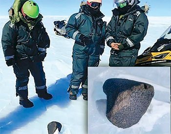 अंटार्कटिका में बर्फ पर पड़ा मिला विशाल उल्कापिंड