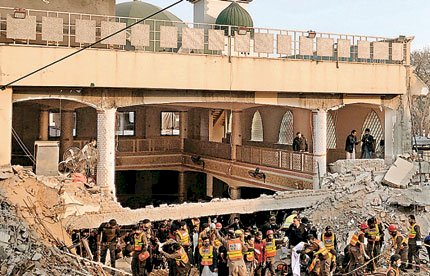 पेशावर की मस्जिद में फिदायीन हमला, 61 की मौत, 150 घायल