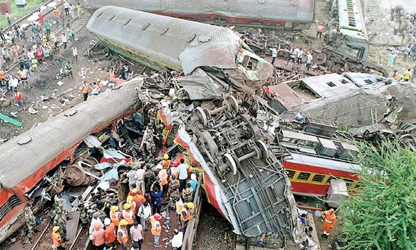 ओडिशा ट्रेन दुर्घटना: अब तक 288 की मौत, विपक्ष हमलावर, रेल मंत्री का इस्तीफा मांगा