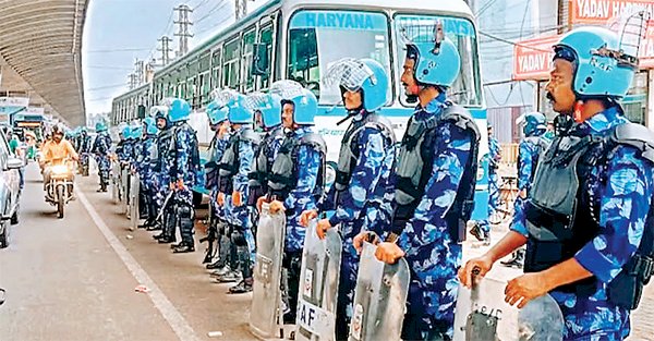 नूंह में शोभायात्रा निकालने के लिए अड़े हिंदू संगठन