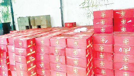 उज्जैन से ट्रक में इंदौर लाई जा रही 700 पेटी अवैध बियर जब्त