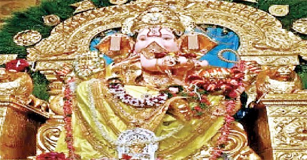 मुंबई में 69 किग्रा सोने और 336 किग्रा चांदी के गणेश बेंगलुरु में 2.5 करोड़ रुपए के सिक्के और नोटों से सजाया बप्पा का मंदिर