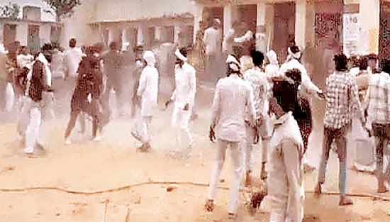 राजस्थान में 74% मतदान, भरतपुर में बूथ कैप्चरिंग, जान बचाकर भागी पोलिंग पार्टी