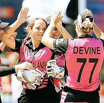 न्यूजीलैंड ने बांग्लादेश को 17 रन से हराया